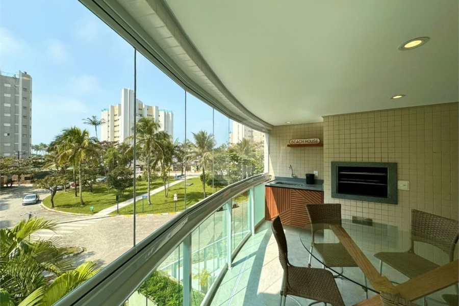Apartamento à venda com 3 quartos, sendo 1 suíte,  em Riviera de São Lourenço, Bertioga, SP