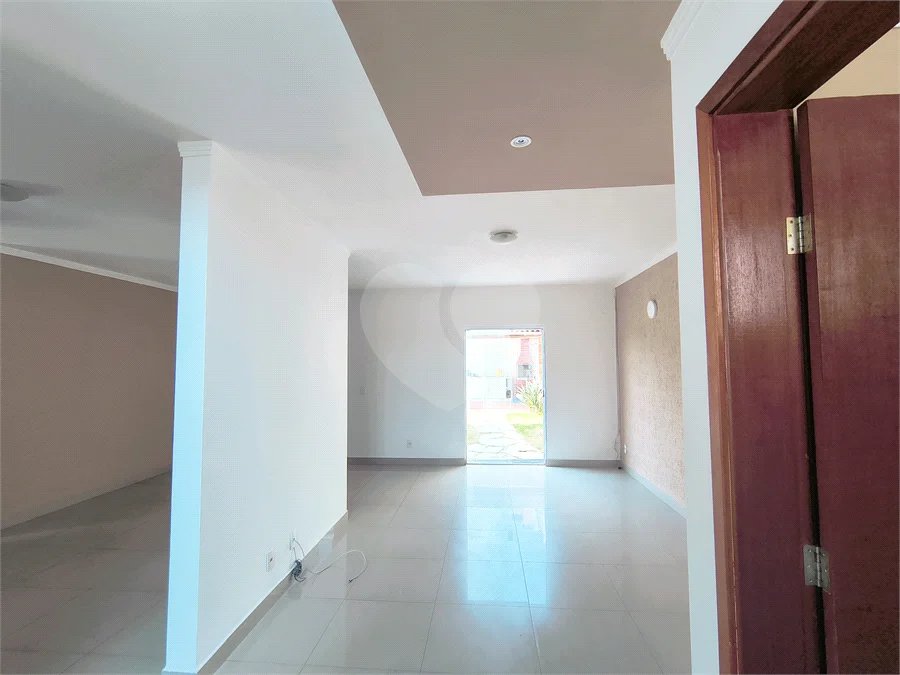 Casa com Suíte Master, Closet, Piscina e Espaço Gourmet Próxima ao Parque Ecológico- 03 quartos -com quintal
