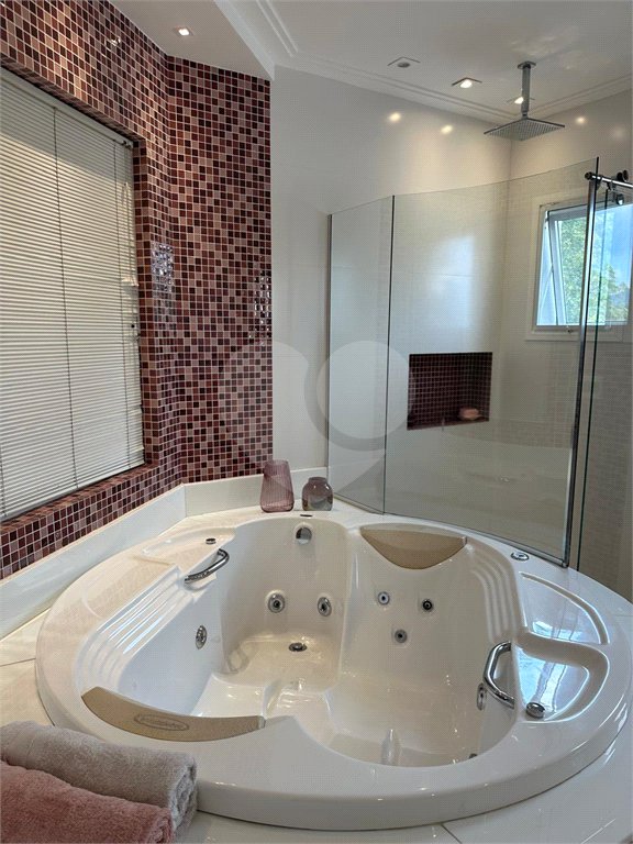 Linda casa a venda no Condomínio Reserva Nova Cantareira. Decoração Moderna ! Imóvel com 3 suítes completas, 6 vagas de garagem.