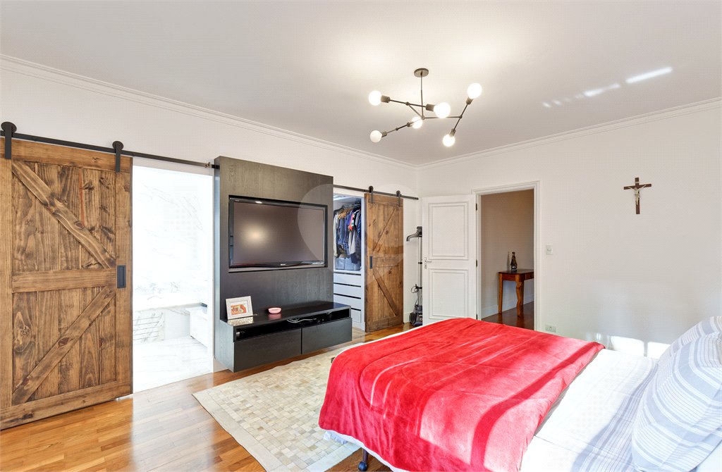 Sobrado à venda com 4 quartos, sendo 2 suítes, em Alto da Boa Vista, São Paulo, SP