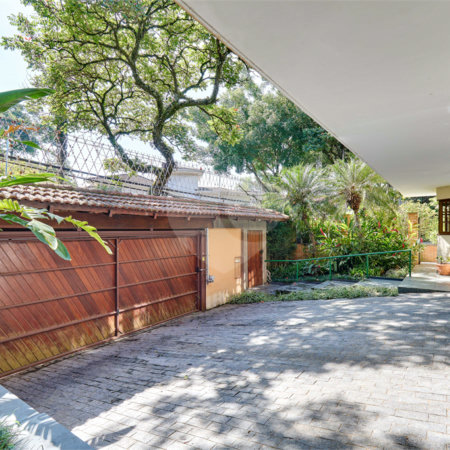 Casa à venda com 4 quartos, sendo 2 suítes, em Jardim Cordeiro, São Paulo, SP