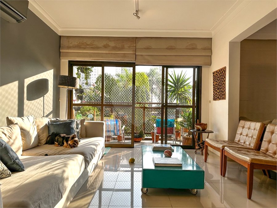 Apartamento à venda com 3 quartos, sendo 1 suíte, em Vila Sofia, São Paulo, SP