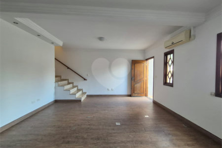 Sobrado à venda com 3 quartos, sendo 1 suíte,  em Vila Fiat Lux, São Paulo, SP