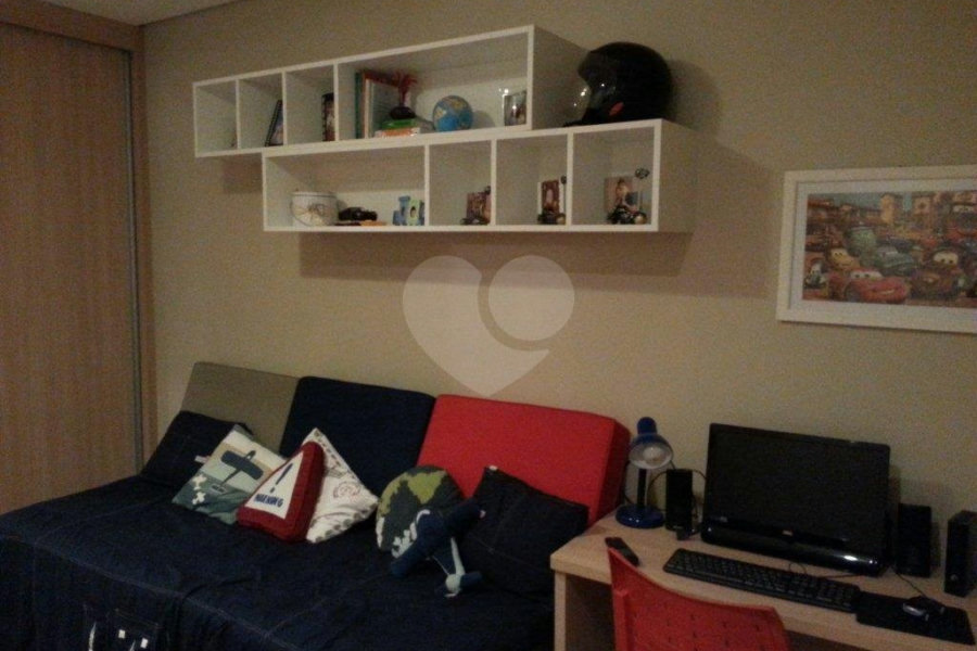 Sobrado à venda com 3 suítes em Vila Nivi, São Paulo, SP