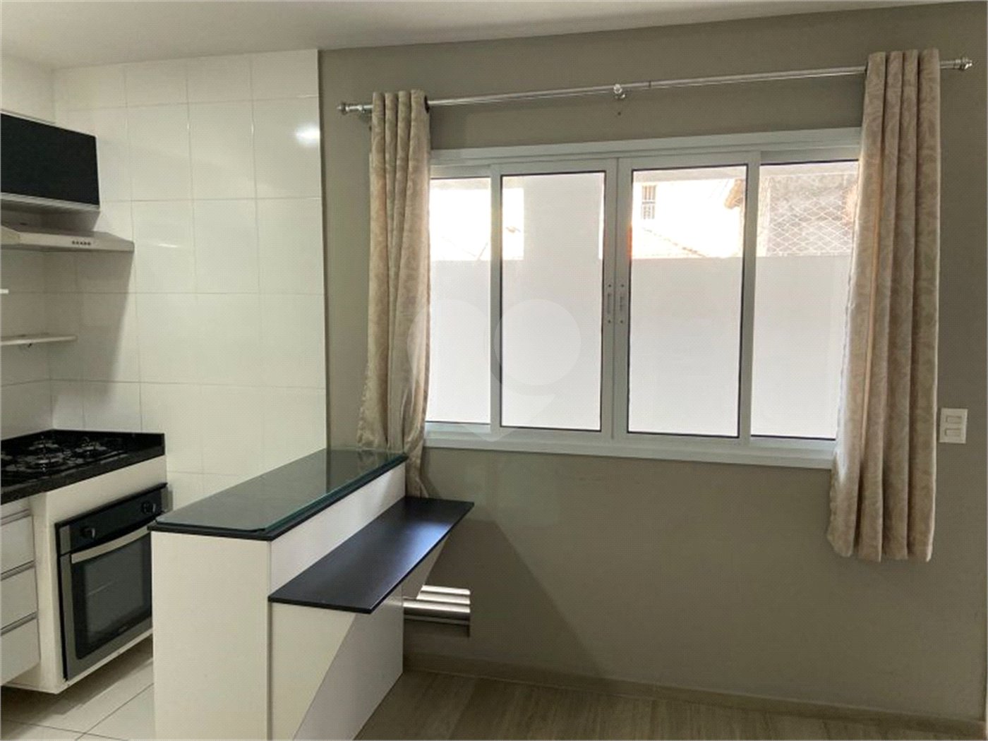 Casa à venda ou para alugar com 2 quartos no condomínio Esmeraldino, São Paulo - SP