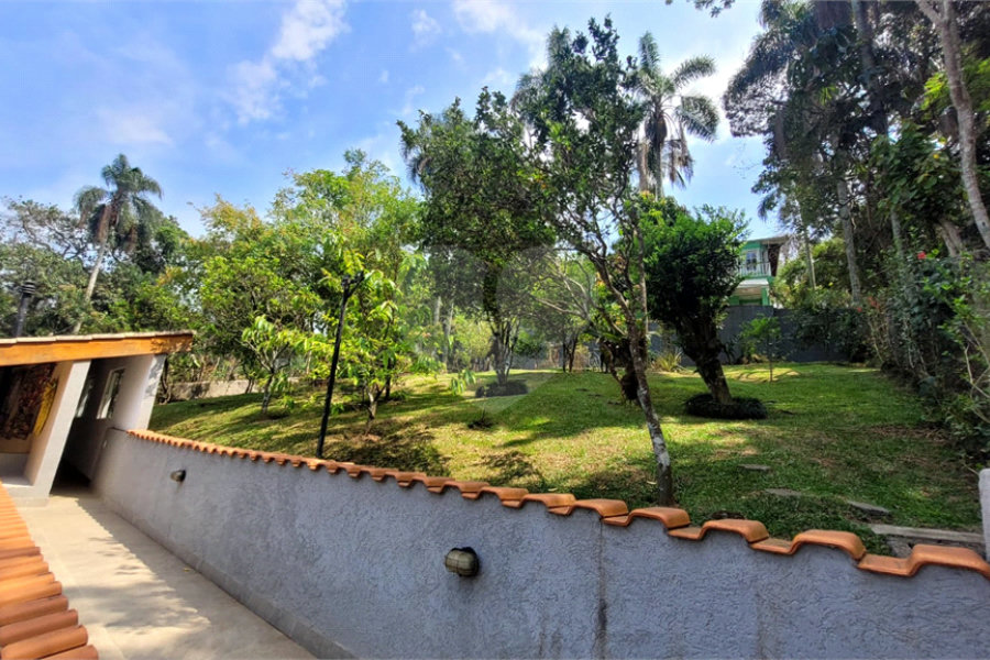 Casa à venda com 3 quartos, sendo 1 suíte, no condomínio Associação Reserva das Hortênsias, Mairiporã - SP