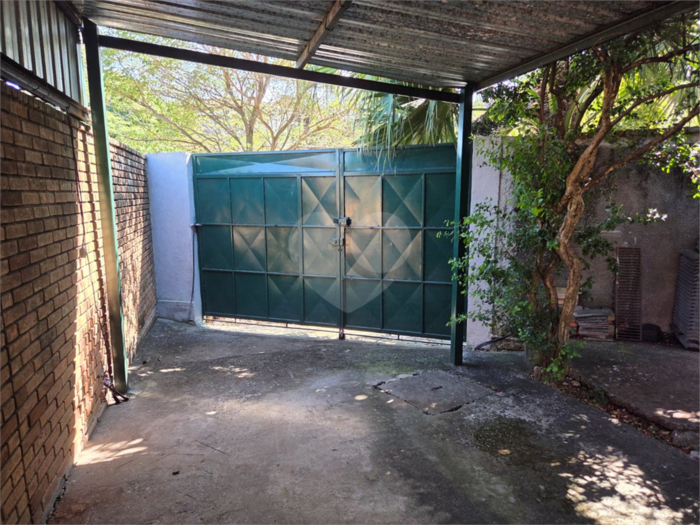 Casa à venda com 4 quartos, sendo 2 suítes, em Cidade São Francisco, São Paulo, SP