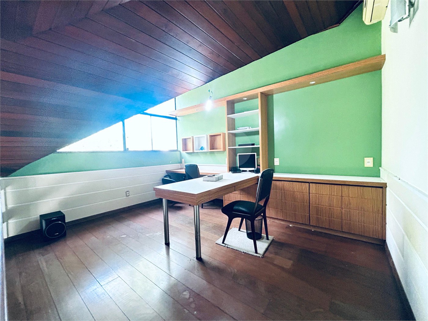 Casa à venda com 8 quartos, sendo 7 suítes, em Barra da Tijuca, Rio de Janeiro, RJ