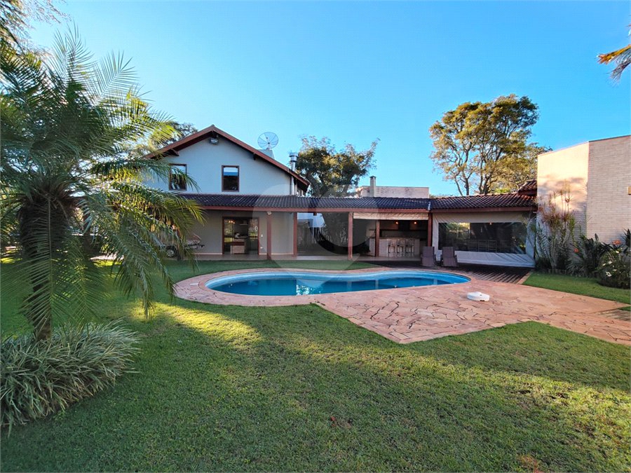 Casa à venda com 7 quartos, sendo 4 suítes, no condomínio Riviera de Santa Cristina XIII, Paranapanema - SP