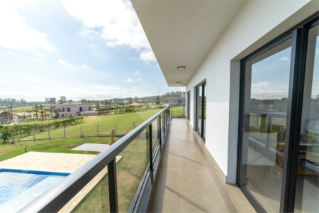 Casa à venda com 4 quartos, sendo 1 suíte, no condomínio Residencial Pinheiros do Lago, Alambari - SP