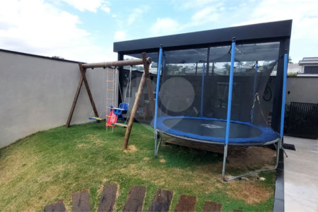 Casa à venda com 3 suítes no condomínio Figueira Garden, Atibaia - SP