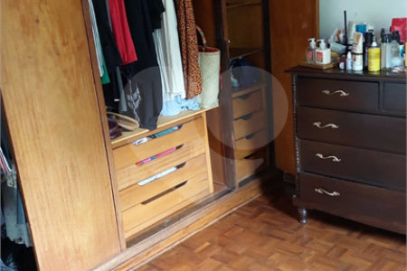 Casa à venda com 7 quartos, sendo 2 suítes, em Jardim Londrina, São Paulo, SP