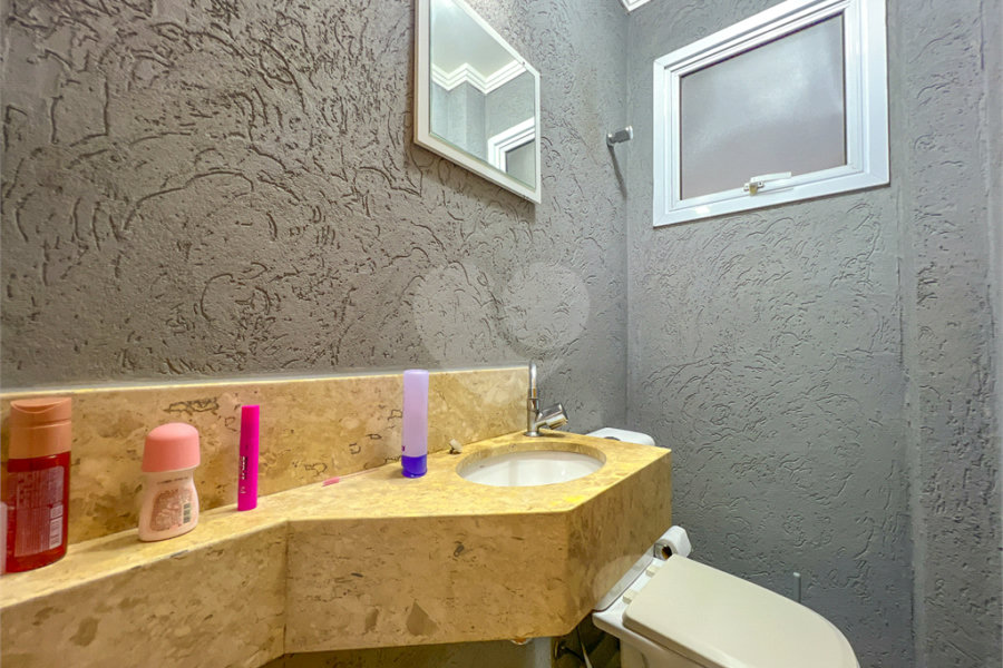 Sobrado à venda com 3 quartos, sendo 1 suíte,  em Tremembé, São Paulo, SP