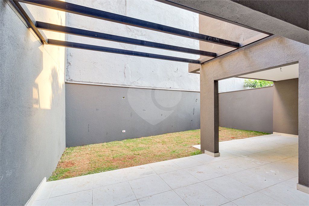 Casa à venda com 3 quartos, sendo 1 suíte, no condomínio Cube Villa, São Paulo - SP
