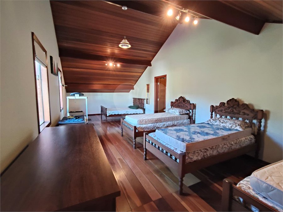 Casa à venda com 7 quartos, sendo 4 suítes, no condomínio Riviera de Santa Cristina XIII, Paranapanema - SP
