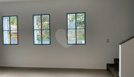 Sobrado à venda com 2 quartos em Tremembé, São Paulo, SP