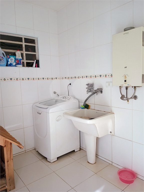 Sobrado à venda com 3 quartos, sendo 1 suíte, no Centro, Biritiba-mirim, SP
