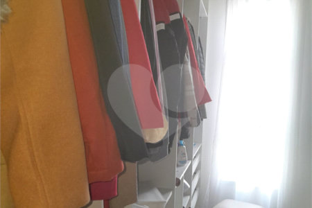 Casa à venda com 3 suítes em Moinho Velho, Cotia, SP