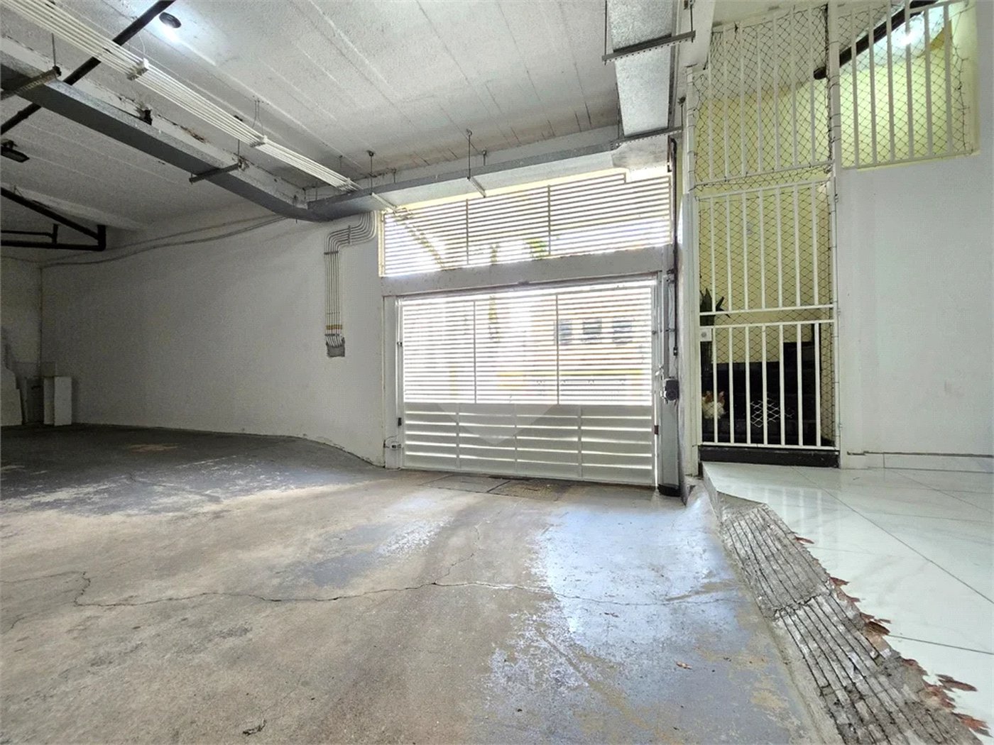 Casa à venda com 3 quartos, sendo 1 suíte, no condomínio Rafaela I, São Paulo - SP