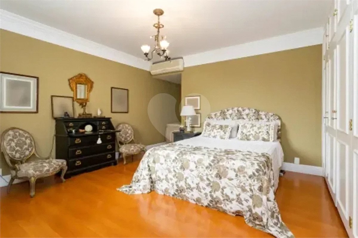 Apartamento - Itaim Bibi - 4 Dormitórios sendo 3 Suítes - 400m².
