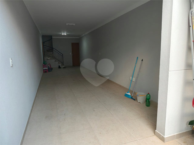 Sobrado à venda com 3 suítes em Vila Nivi, São Paulo, SP