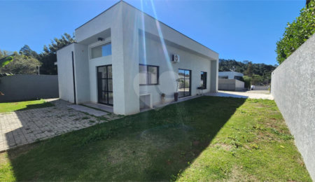 Casa para alugar com 3 quartos, sendo 1 suíte, no condomínio Chácaras Brasil, Atibaia - SP