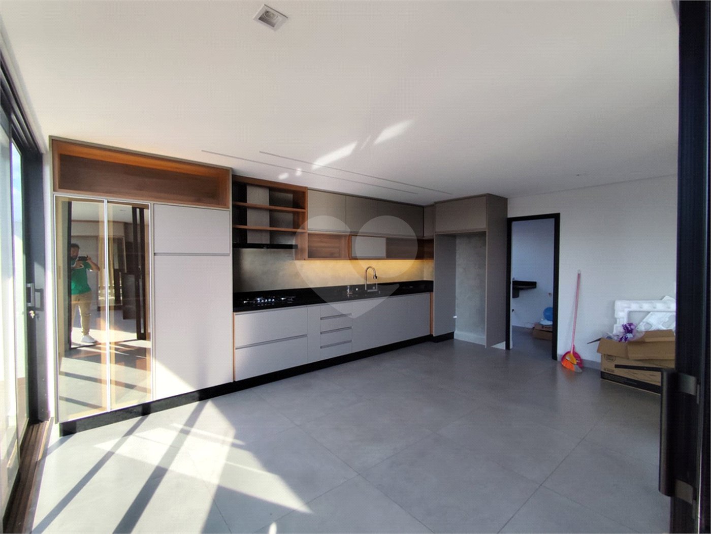 Casa à venda com 4 quartos, sendo 3 suítes,  no condomínio Residencial Golden Ville, Itapetininga - SP