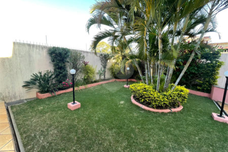 Excelente casa no Parque Santa Marta.