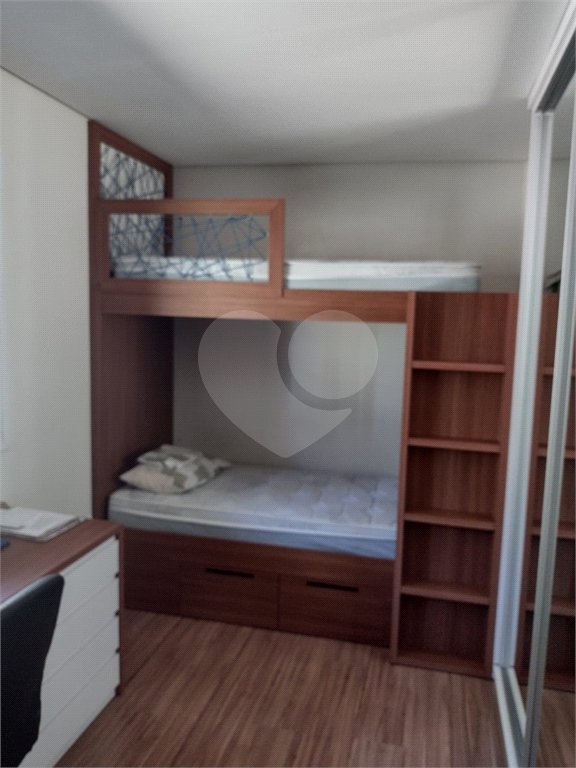 Casa à venda com 5 quartos, sendo 4 suítes, no condomínio Clube Florada Suzano, Suzano - SP