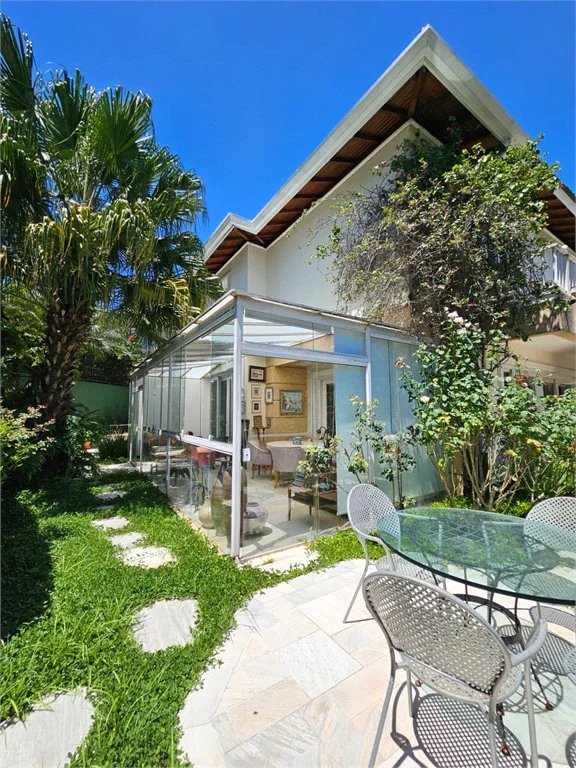 Casa à venda com 3 quartos, sendo 2 suítes, no condomínio La Vilette, São Paulo - SP