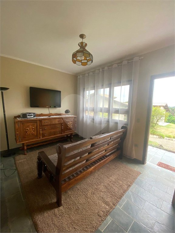 Casa à venda com 4 suítes no condomínio Vale da Santa Fé, Vinhedo - SP