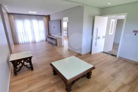 Casa Térrea à venda com 3 suítes em Interlagos, São Paulo, SP