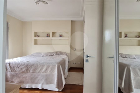 Sobrado à venda com 4 quartos, sendo 1 suíte, em Jabaquara, São Paulo, SP