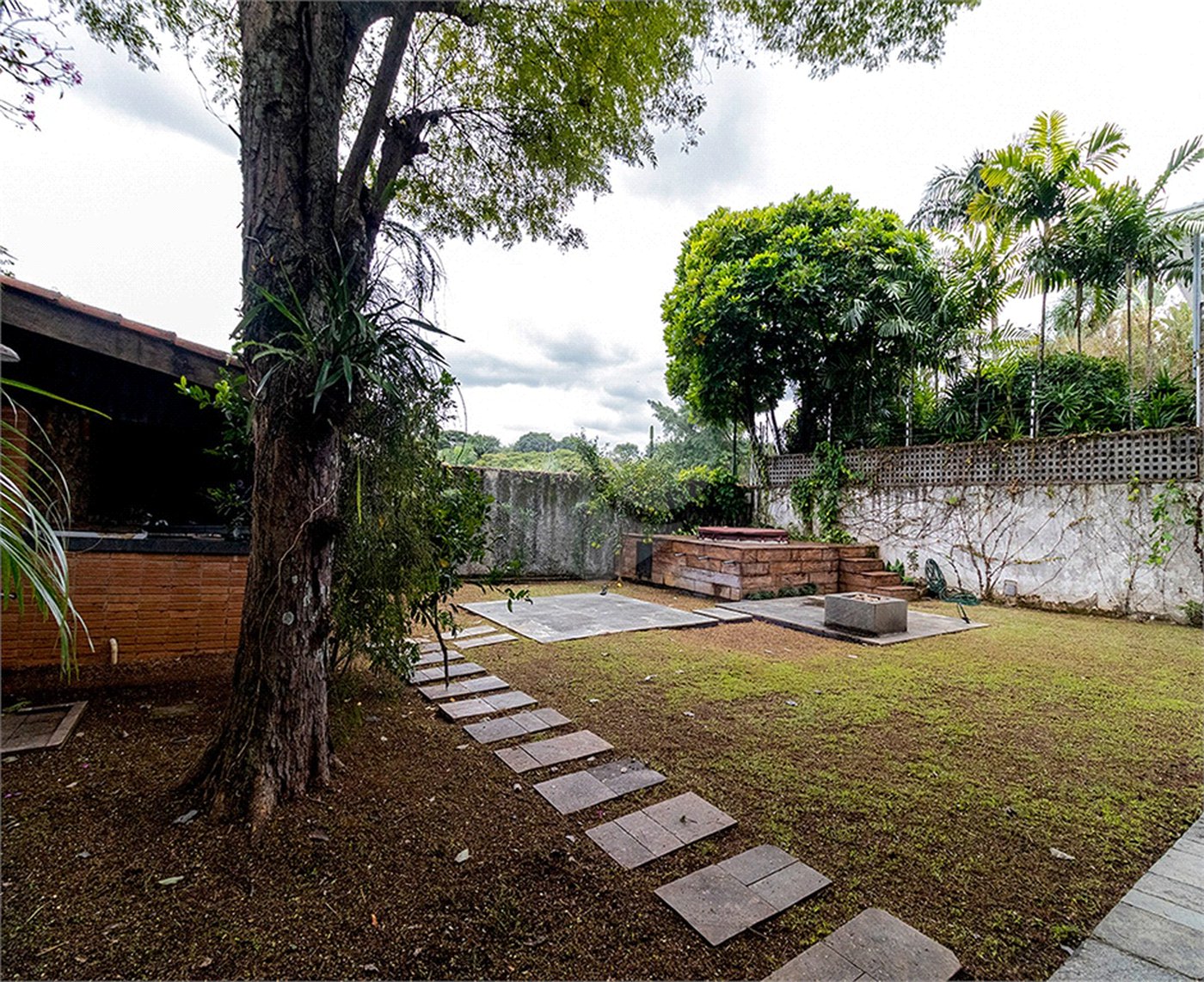 Casa à venda com 3 quartos, sendo 2 suítes, em Alto de Pinheiros, São Paulo, SP