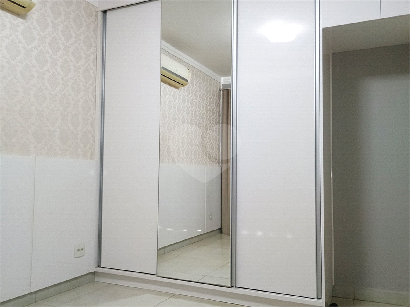 Sobrado à venda com 4 quartos, sendo 1 suíte, em Reserva San Gabriel, Ribeirão Preto, SP
