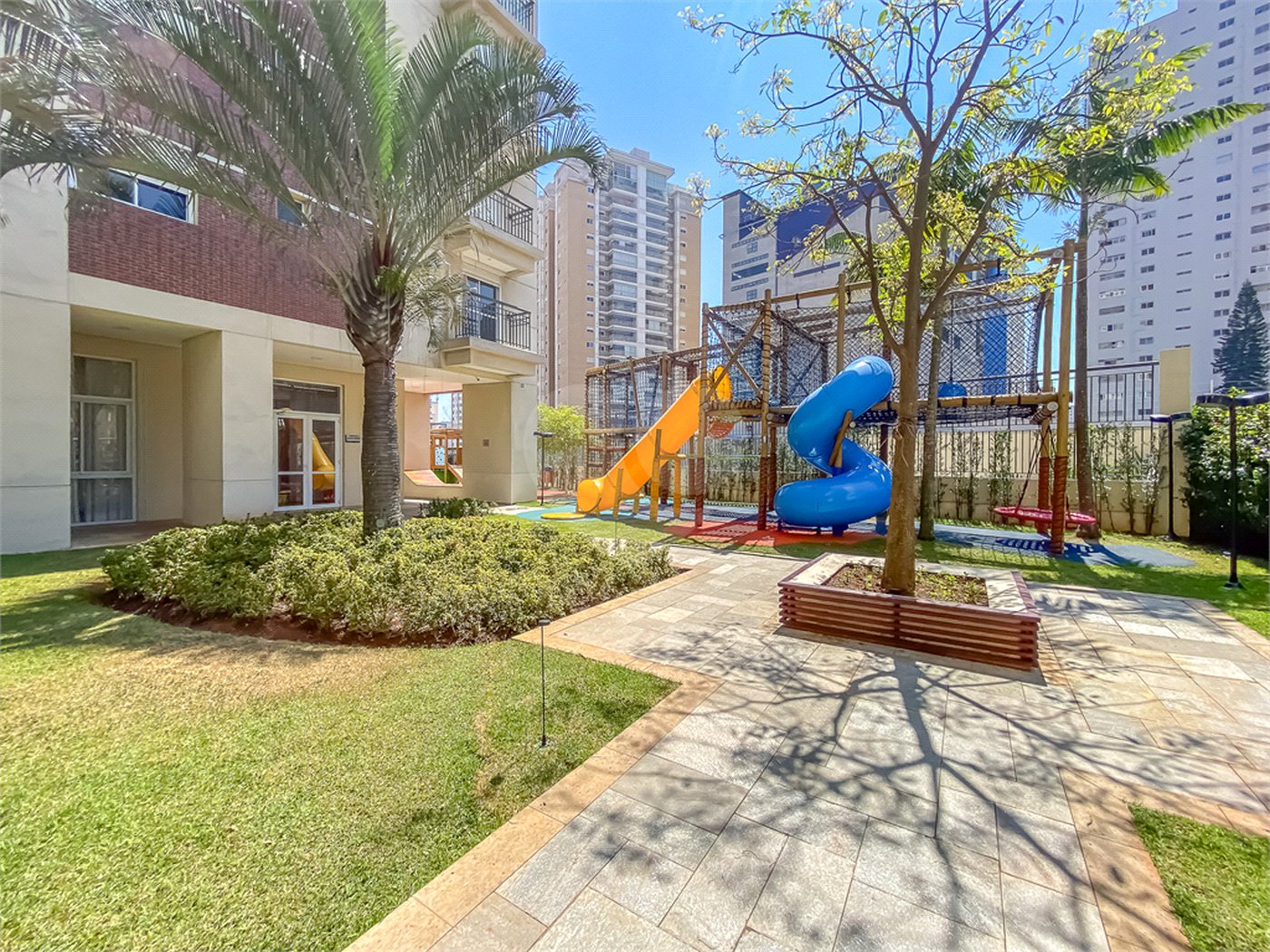 Apartamento - Vila Mariana - Alto Padrão - 3 Suítes - 4 Vagas - Venda / Compra - Próximo ao Metrô