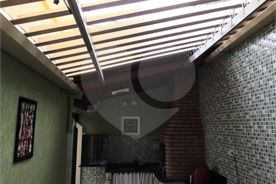 Sobrado à venda com 4 quartos, sendo 3 suítes, em Parque São Domingos, São Paulo, SP