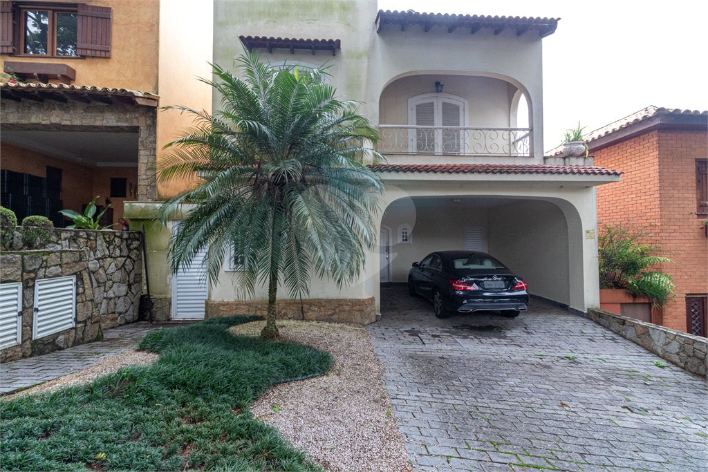 Casa à venda com 4 quartos, sendo 2 suítes,  no condomínio Vila das Flores, São Paulo - SP
