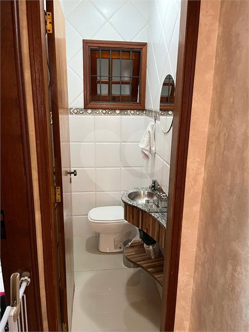 Casa à venda com 3 quartos, sendo 2 suítes, no condomínio Palmas, São Paulo - SP