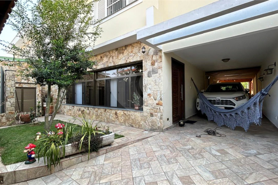 Casa à venda com 3 quartos, sendo 1 suíte, no condomínio Marcia Miyashiro, São Paulo - SP