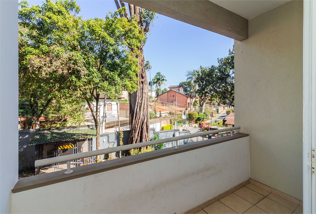 Casa à venda com 4 quartos, sendo 2 suítes, no condomínio Domus, São Paulo - SP