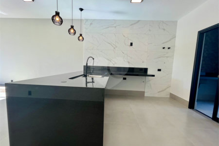 Casa à venda com 3 quartos, sendo 1 suíte,  no condomínio Cerejeiras, Araçoiaba da Serra - SP