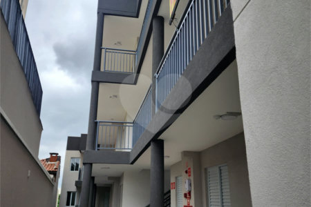 Casa à venda com 2 quartos, sendo 1 suíte, no condomínio Residencial Sanches, São Paulo - SP
