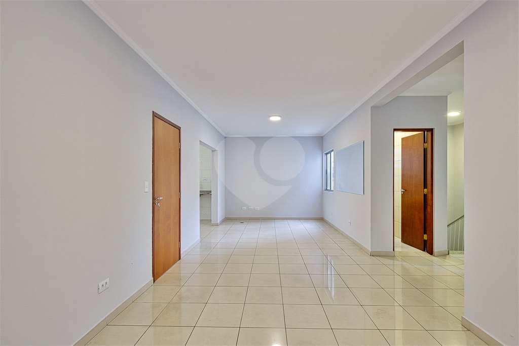 Casa à venda com 3 quartos, sendo 1 suíte, em Alto da Boa Vista, São Paulo, SP