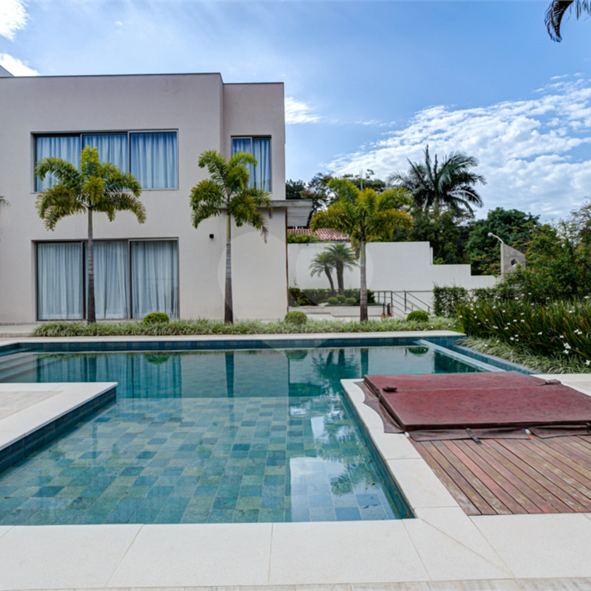Casa à venda com 5 suítes em Jardim Cordeiro, São Paulo, SP