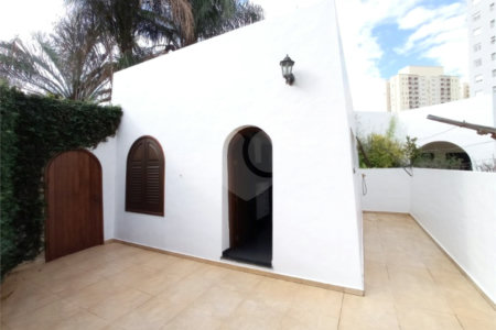 Casa térrea no Condomínio Faber I.