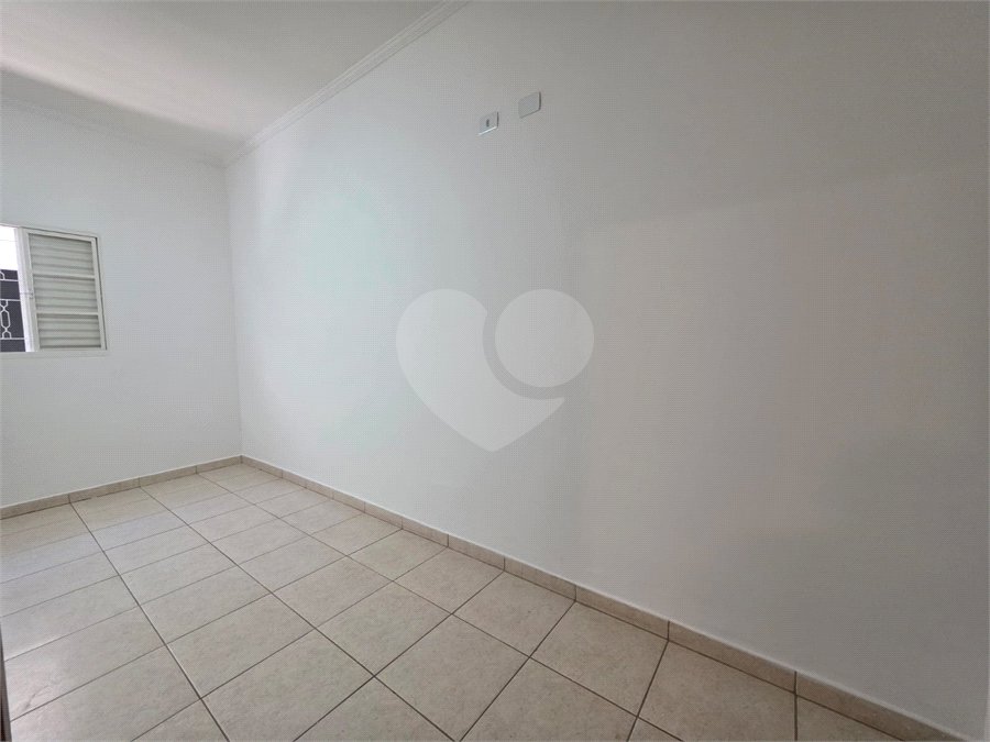 Casa à venda com 3 quartos, sendo 1 suíte, no condomínio Residencial Jardim das Palmeiras, Vinhedo - SP