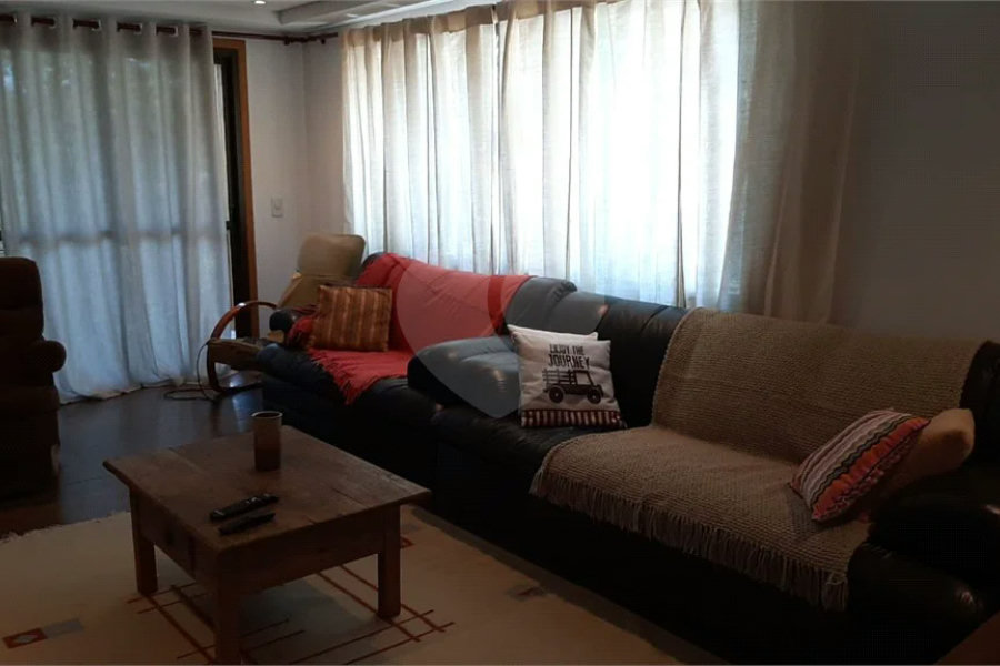 Casa à venda ou para alugar com 5 quartos, sendo 4 suítes, no condomínio Associação Reserva das Hortênsias, Mairiporã - SP