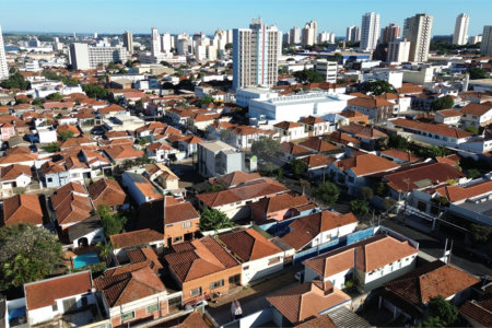 Casa à venda com 2 quartos no Centro, Araraquara, SP