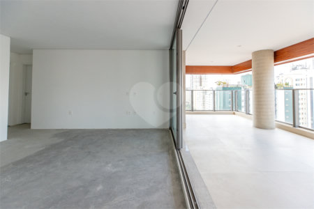 Apartamento à venda com 4 suítes em Campo Belo, São Paulo, SP